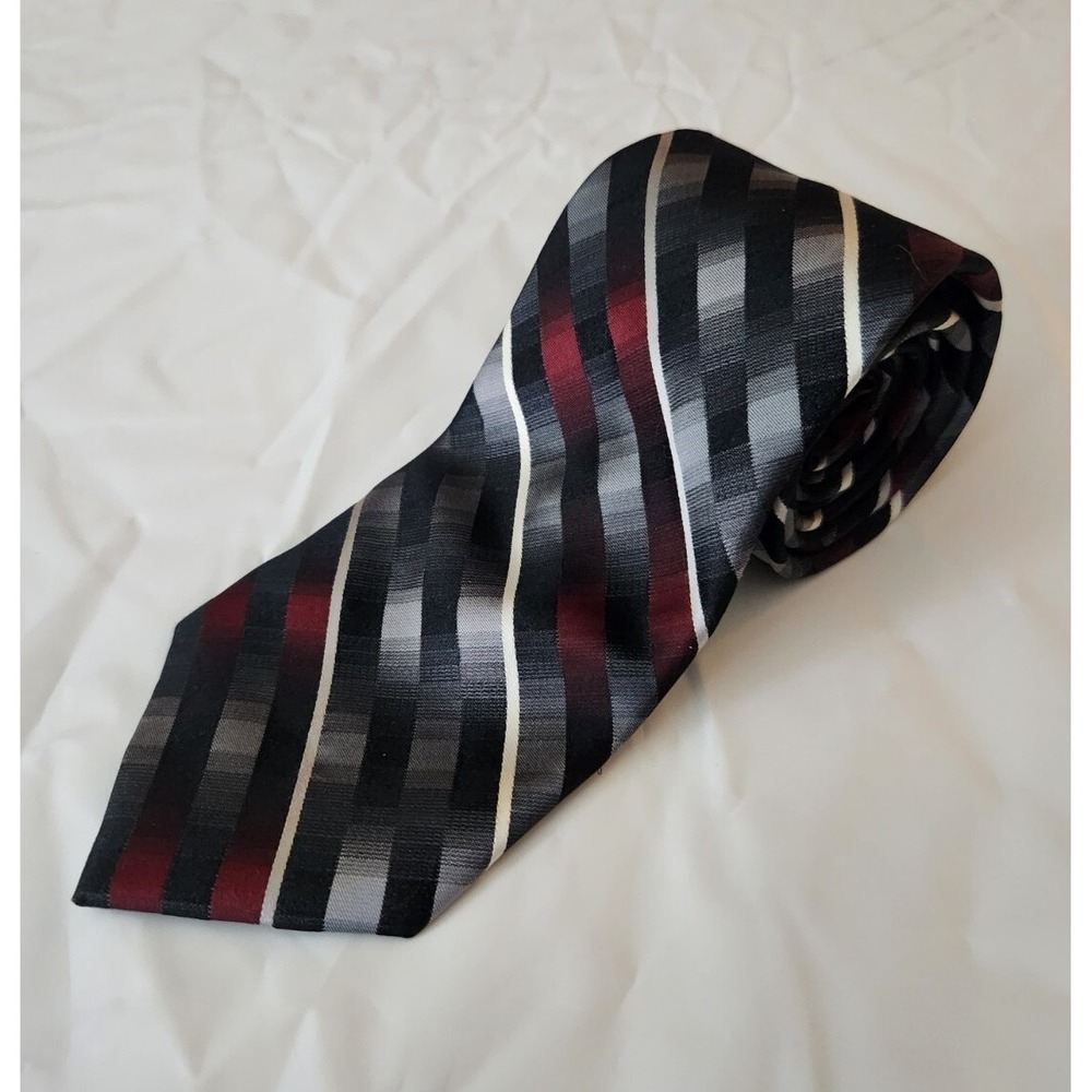 Class Club Gold Label 100% Silk‎ Striped Men's Necktie